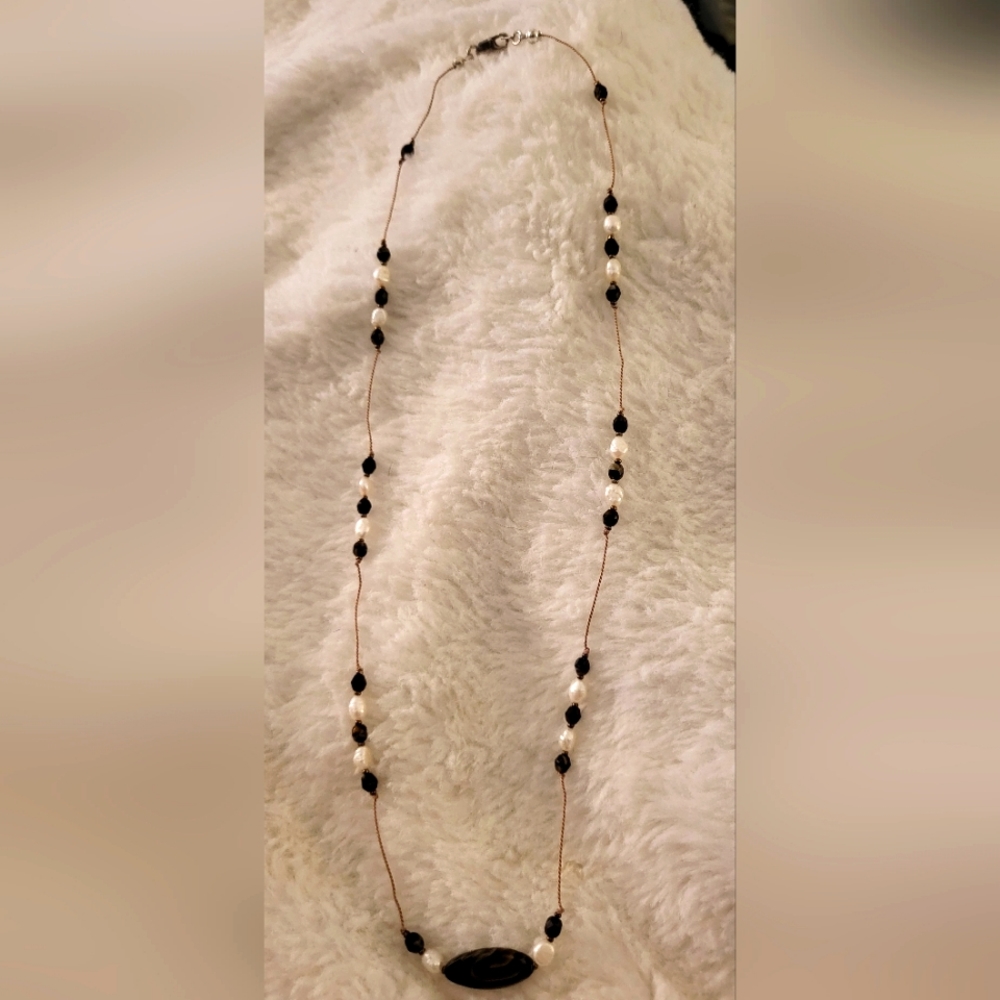 Neutral Knot Necklace